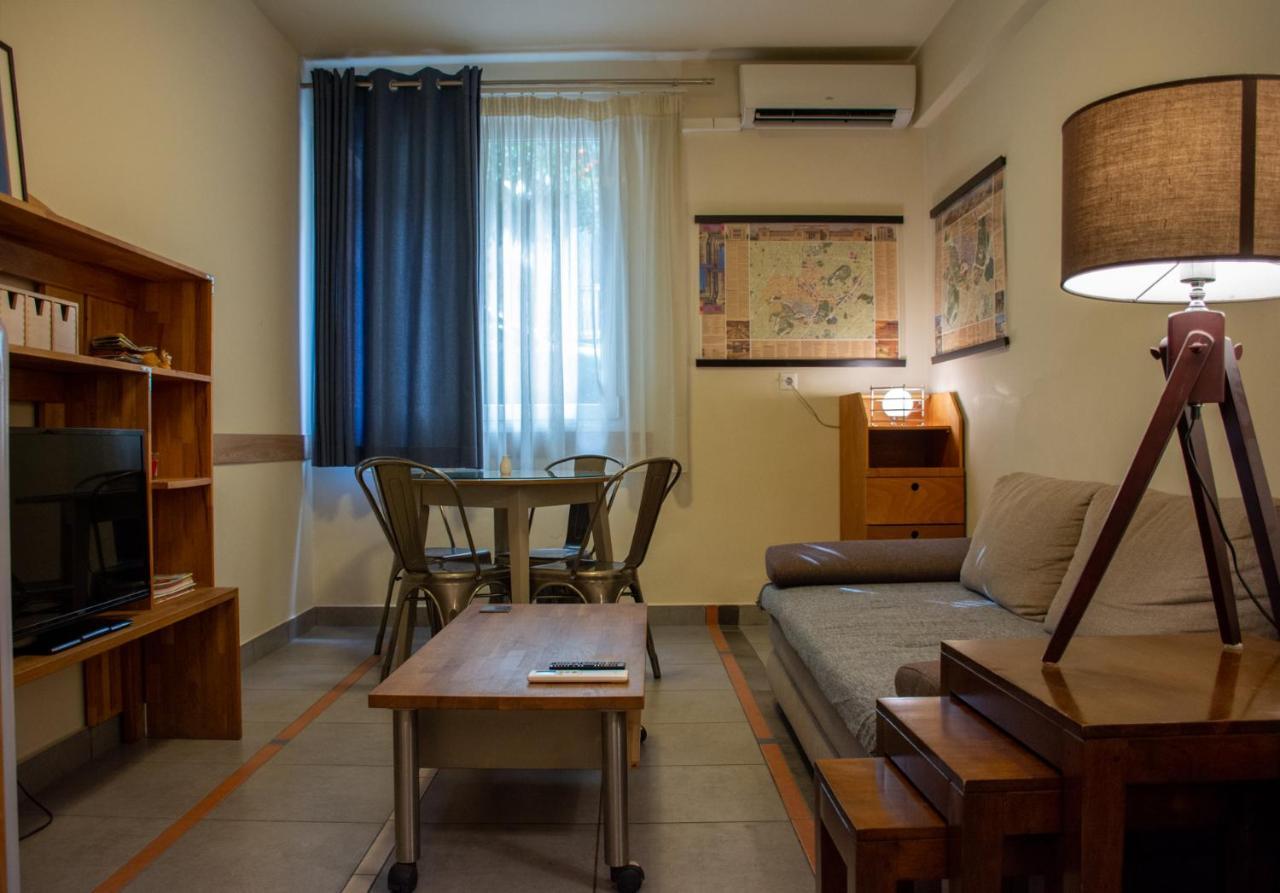 Handcrafted Unique Flat, 200M From The Acropolis 雅典 外观 照片